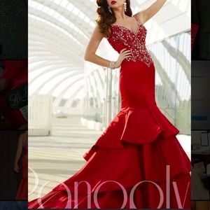 Panoply, size 4, red, prom/pageant/formal dress
